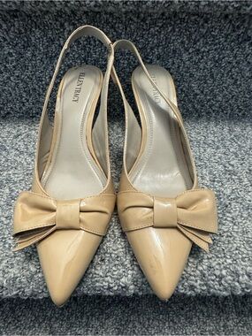 Ellen Tracy Nude Patent Pointed-Toe Slingback Heels with Bow